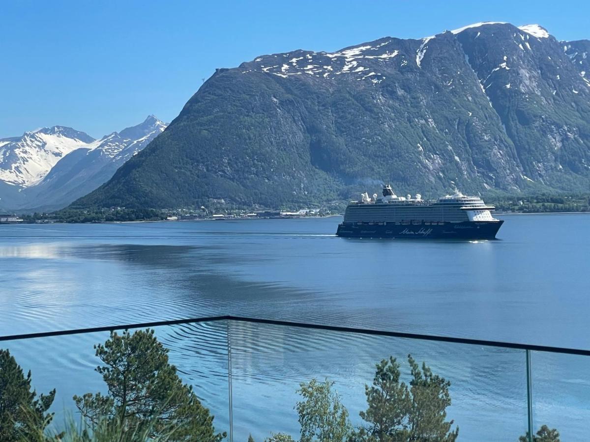 Villa Kristina / Andalsnes Torvik Εξωτερικό φωτογραφία